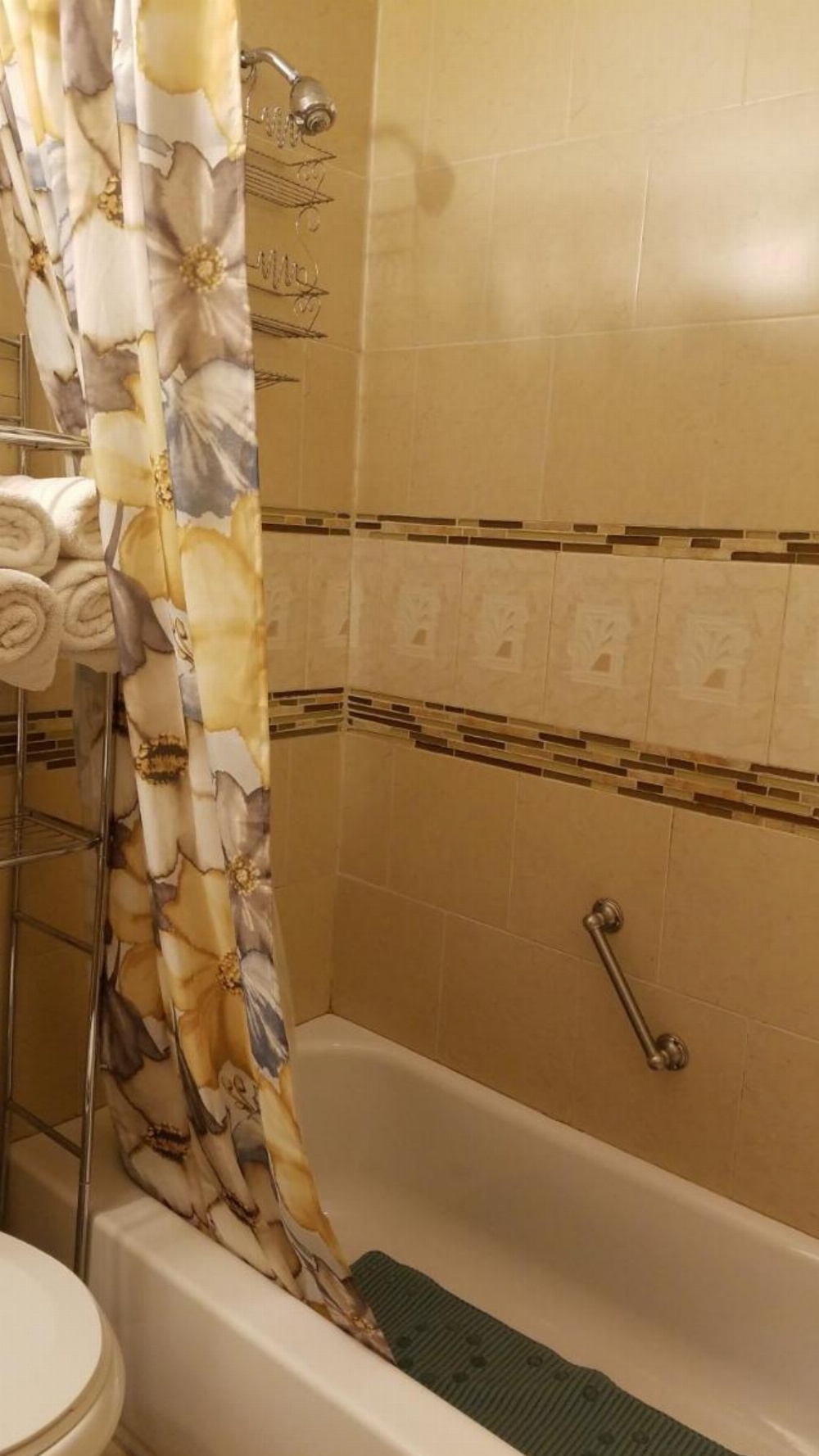 Gabriel's Luxury Suite Image 17